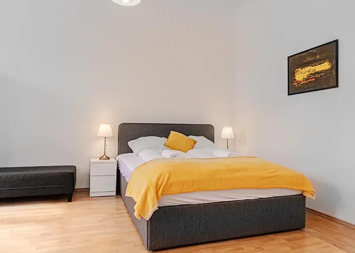 Pleasing 2br Apt. Akh-perfect For Groups *