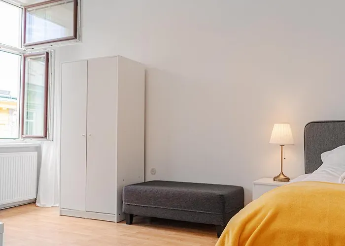 Pleasing 2br Apt. Akh-perfect For Groups *