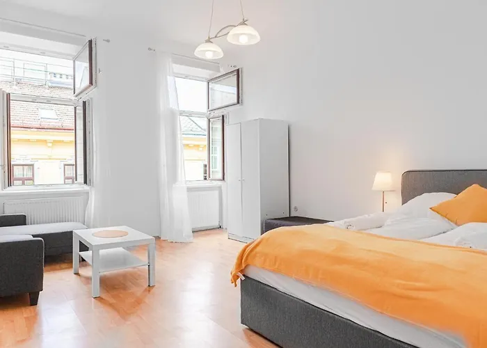 Pleasing 2br Apt. Akh-perfect For Groups Apartment