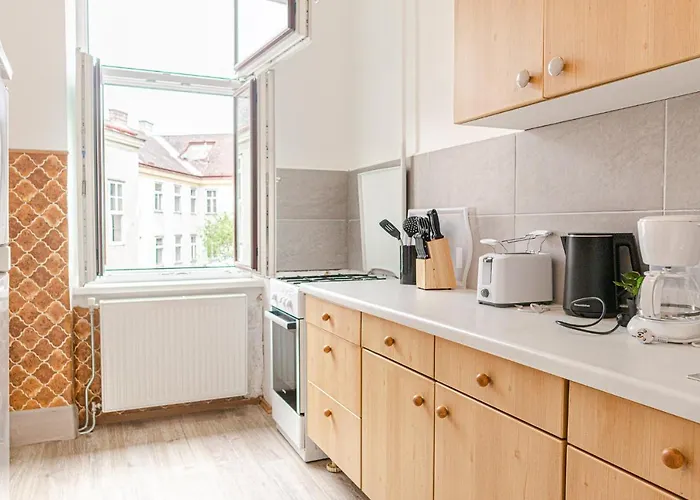 Apartment Pleasing 2br Apt. Akh-perfect For Groups