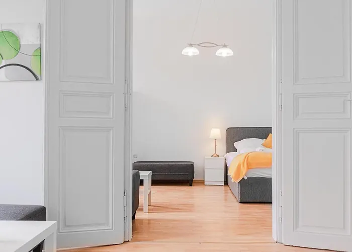 Pleasing 2br Apt. Akh-perfect For Groups *
