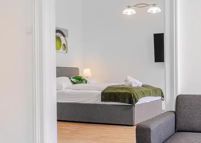 Pleasing 2br Apt. Akh-perfect For Groups *