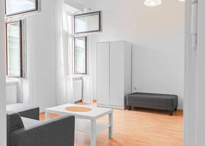 Apartment Pleasing 2br Apt. Akh-perfect For Groups