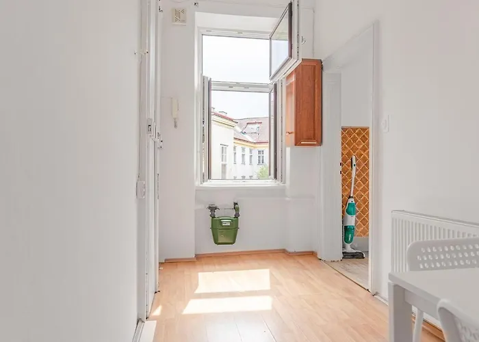 Apartment Pleasing 2br Apt. Akh-perfect For Groups