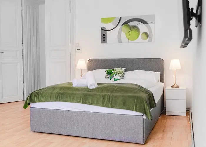 Pleasing 2br Apt. Akh-perfect For Groups Apartment *