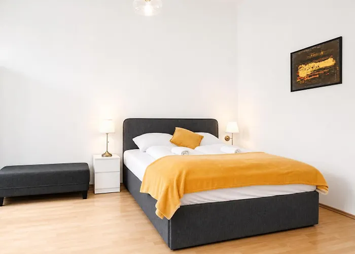 Pleasing 2br Apt. Akh-perfect For Groups *