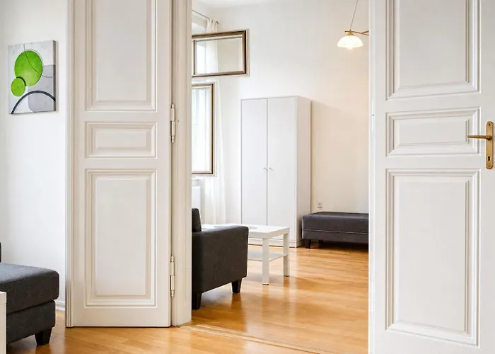 Pleasing 2br Apt. Akh-perfect For Groups *