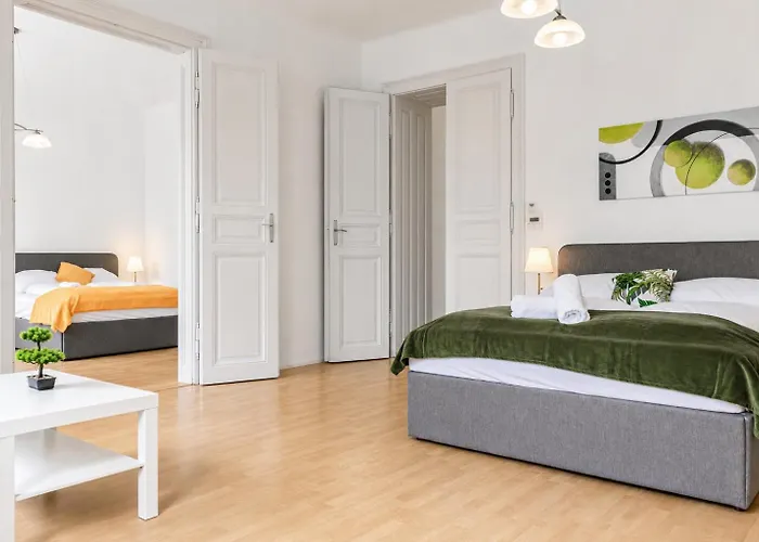 Apartment Pleasing 2br Apt. Akh-perfect For Groups *