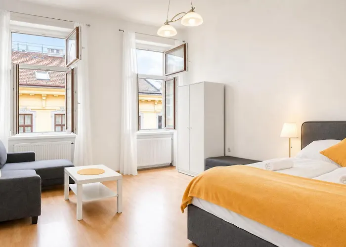 Apartment Pleasing 2br Apt. Akh-perfect For Groups