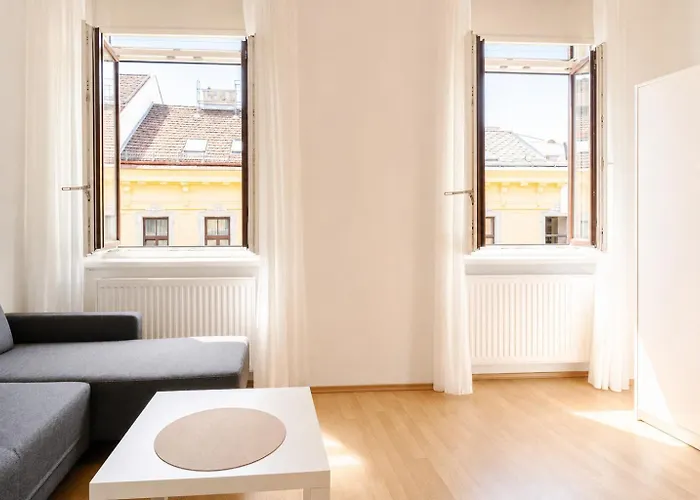 Apartment Pleasing 2br Apt. Akh-perfect For Groups *