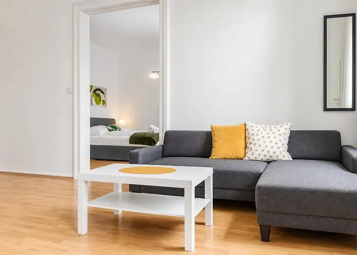 Pleasing 2br Apt. Akh-perfect For Groups *